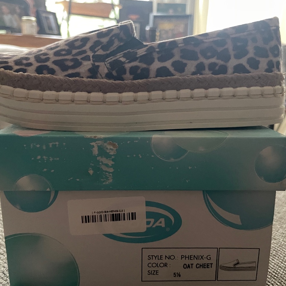 Women’s slip on casual shoes